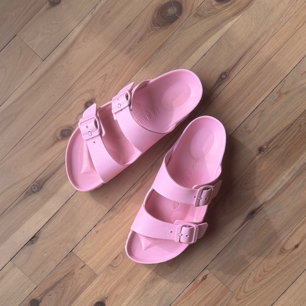 Birkenstock beautiful Pink Arizona EVA Waterproof Birkenstocks😍 like new!
